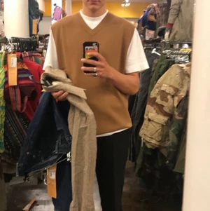 Brun vest från zara - Brun vest från zara strlk L sitter som M