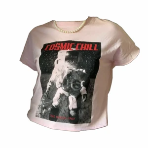 graphic t shirt - Rosa jättecool t shirt som jag köpt 2ndhand💓 passar xs-s