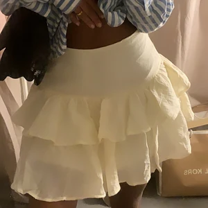 S - En enkel kjol aldrig använts 