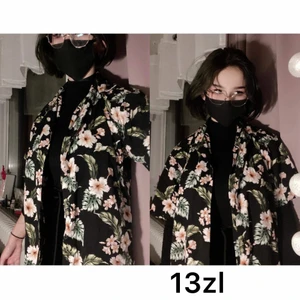 T-shirt with flowers, size M / L - the shirt will be washed and ironed before shipment. shirt in perfect condition!;)