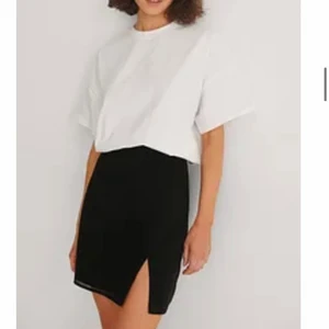 Kjol nakd  - Ny kjol från nakd i strl 38, passar s och m. Frakt 44kr. Säljer pga att den inte använts sen jag köpte den