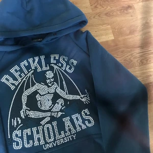 Blå reckless - Blå reckless scholars hoodie fint skick 9/10 inga flaws, M 1599:- diskuterbart trade intressant 