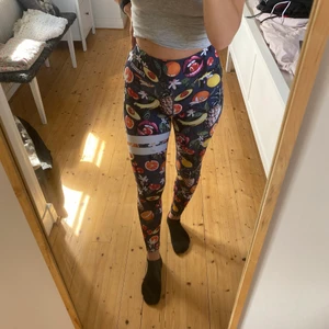 Träningstights från Stronger - Snygga träningstights, använda en del men i fint skick. Kan skickas mot att du står för frakten! 