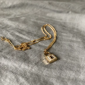 Handgjort halsband  - GRATIS FRAKT❤️ @bladhsmycken på instagram