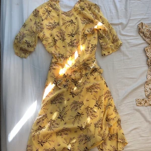 Gul klänning - Passar perfekt till sommaren, strl XS/S 💛 använd 2 gånger 