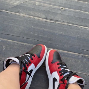 jordans 1 - säljer mina jordans 1, vill gärna byta mot ett par valentino skor eller ett par andra jordans i stl 37-38💞