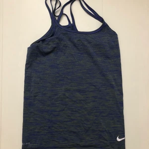 Fin träningstöja i mjukt material  - Nästan oanvänd 