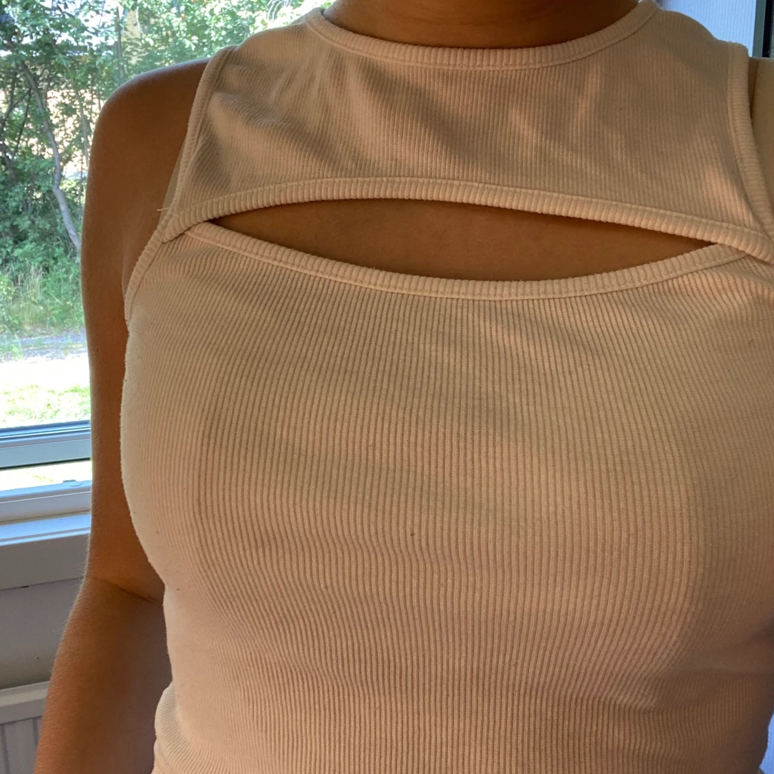 Topp med cut out - 90