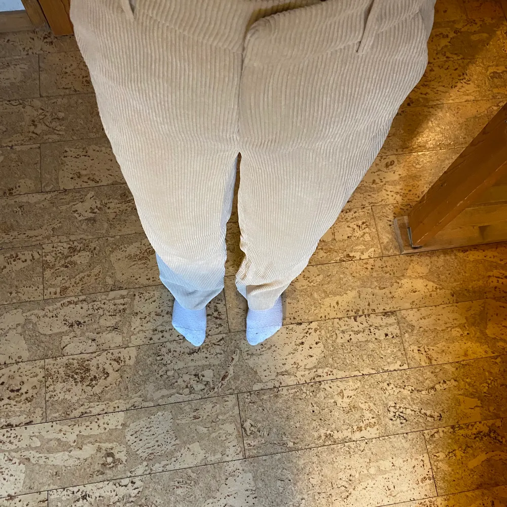 Från Gina tricot storlek 36 går över fötterna på mig (165cm)🌞 frakt tillkommer på 66kr . Jeans & Byxor.