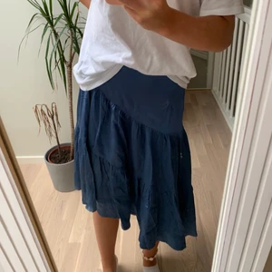 Blå kjol - Superfin blå kjol från Nakd. Använd endast 2 gånger. Frakt tillkommer 66 kr.