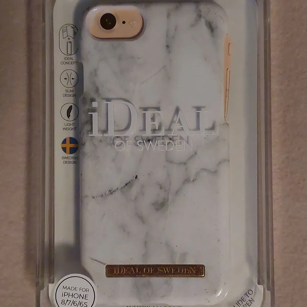 Skal från IDEAL of Sweden. färg: white marble. passar iPhone 6/6s/7/8. använt skick. . Accessoarer.