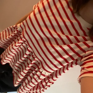 Fin Zara topp - Använd en gång men inte min stil! Köpare står för frakten🌸🌸