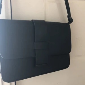 Svart väska! - Fin svart väska! helt oanvänd från Lindex!