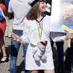 Vit klänning - Min fina studentklänning! Vit med långa ärmar och spets. Endast använd en gång. Köpt för 500kr ❤️ frakt ingår inte 