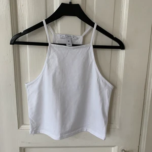 Vit topp - Vit topp från Nelly, storlek M 