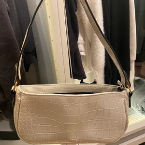 Väska - Nästan oanvänd väska från SHEIN, säljer på grund av att den inte kommer till användning 