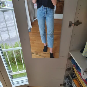 Zara byxor stl 32 - Zara byxor i stl 32 använda några gånger säljer på grund av att dom är för små. 62kr frakt.