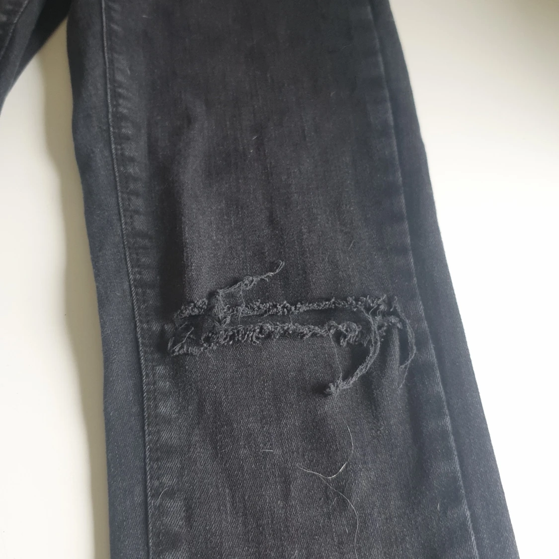 Jeans med håliga knän  - 91