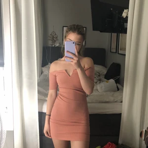 Pull&Bear klänningar  - Tajt klänning i storlek XS, passar mig inte längre.