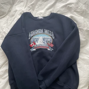 Semester  - Jätte fin sweater i nyskick!❤️ Kom privat om ni vill köpa den direkt! SLUT BUD 300kr!