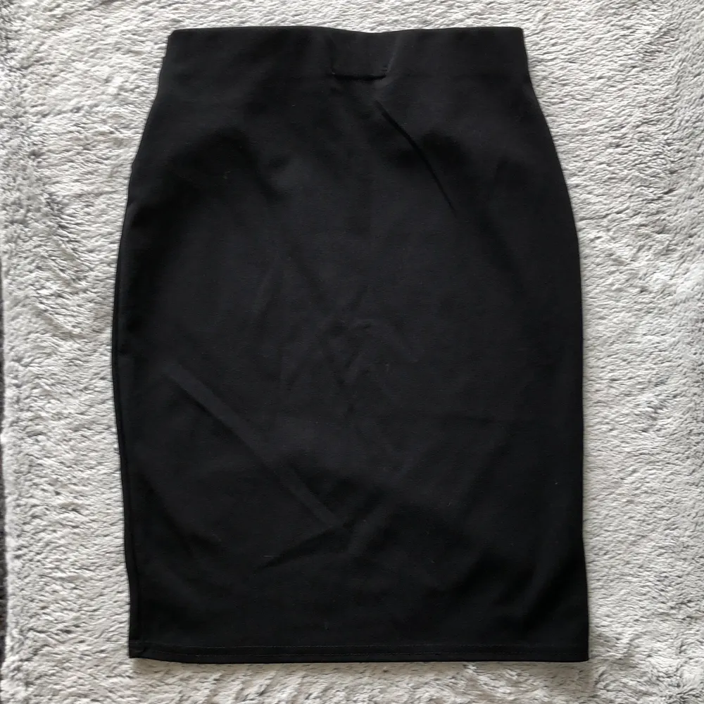 Svart kjol från JFR. Storlek 34.. Kjolar.