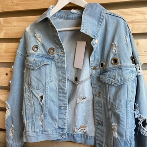 Jeans jacka  - Alldrig använd med lappen kvar