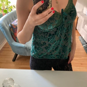 Topp från Zara - Storlek är S, material är i sammet 