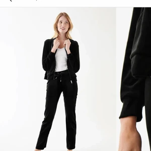 gina velour byxor - (endast byxorna) säljer pga av att de inte passar mig längre.❤️