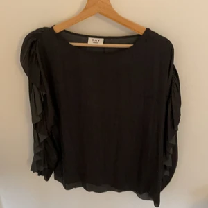 Blus från DAY Birger et Mikkelsen stl 38 - Oanvänd men tvättad blus 