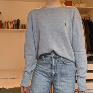 Ralph Lauren tröja 100% lammull strl M - Superduperhärlig Ralph Lauren tröja i 100% lammull, tyvärr alldeles för stor, strl M ✨Samfraktar gärna om du köper något annat!