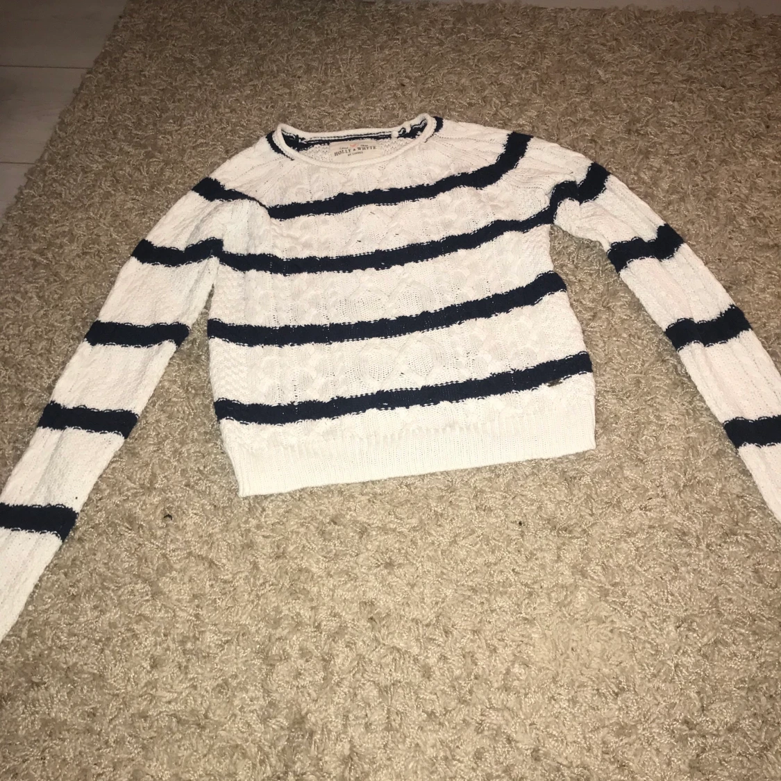 Stickad randig tröja