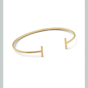 Syster P armband - Armbandet säljs inte längre, första bilden är en liknande. Nypris 400, använd två gånger. Säljer på grund av att det är lite för litet💓