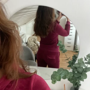 Juicy Couture set  - INTRESSEKOLL buda från 500kr vid bra bud så säljs det. Bra skick! Buda i kommentarerna