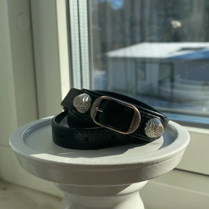 Balenciaga - Läger upp igen pågrund av oseriösa köpare, buda från 800kr, det är lite slitet men de inget man ser om man har det på sig😜OBS byter gärna mot ett valentino armband😙