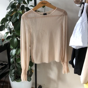 prickig geneomskinlig topp - knappt använd