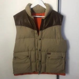 Ralph lauren vest  - Jätte fin oversized vest, är normalt strl s men L passar jätte bra. Det här är mest en intressekoll så det är bara att buda i kommenterna ! :)