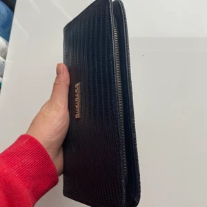 Plånbok - Säljer denna snygga plånbok. Knappt använd & kommer ej till användning längre. Köparen står för frakt 💞