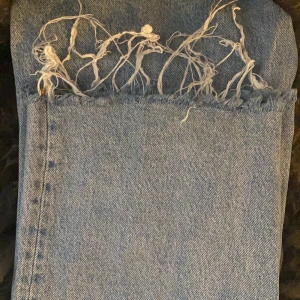 Zara jeans - Säljer mina fina raka zara jeans då de blivit små. Skriv privat vid frågor😚