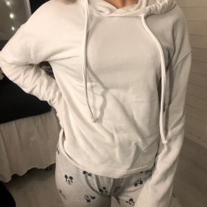 Vit hoodie - Fint skick