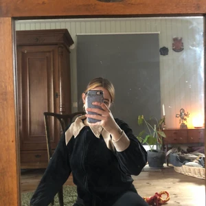 Vintage 70-tals velour - Vintage 70-tals velour tröja! Skit snygg. 