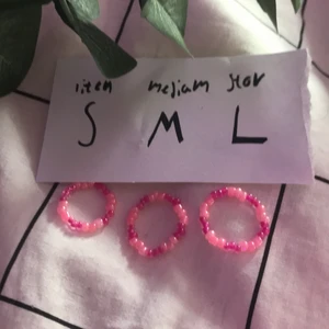 Ring perfekt till allahjärtandag - Här är ringar som är perfekta till allahjärtansdag det är tre olika storlekar som du kan se på första bilden just nu är det rea på dessa du kan få dom för 4kr+frakt, snälla var säker på att du ska köpa innan du köper det ger mig mycket tid, hoppas du vill köpa❤️⭐️❤️‍🔥