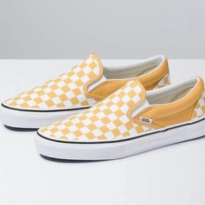 Gula rutiga vans - helt nya, oanvända vans🤎 så fina nu till vår och sommar!!