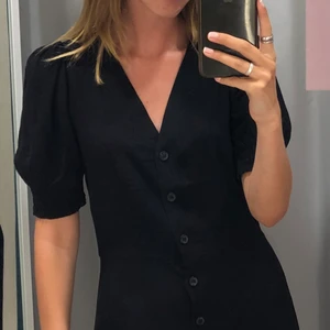 Klänning med knappar - Varsamt använd, bra skick. 