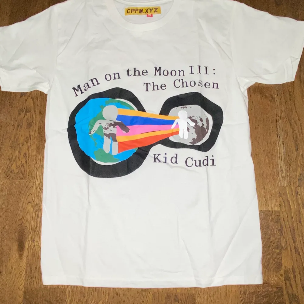Cpfm man on the moon t-shirt. Aldrig använd. Funkar för både dam, herr. Om intresserad kontakta för mer information. . Skjortor.