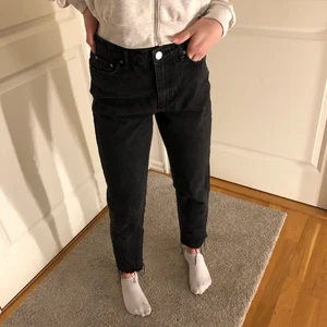 Gina Tricot jeans storlek 36 - Sköna och stilrena jeans. 