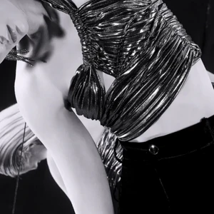 Topp - Säljer denna super fina toppen från zara, som bara är testad pågrund utav att den va lite för stor för mig! Storlek M, Nypris är 359!💓