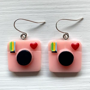 Kamera örhängen 💕 - Nickelfria krokar och fri frakt 💕💕