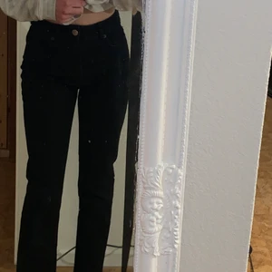 Zara Jeans - Slutsålda momjeans från zara! I storlek 36 och är som i nyskick då jag använt dom max 2 gånger