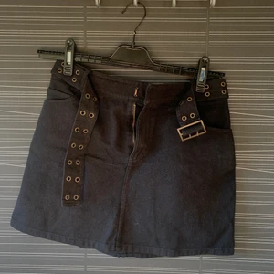 kjol - svart kjol från Forever 21. Storlek M