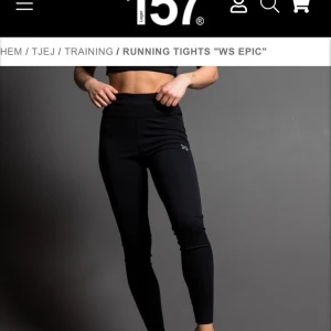 Träningsbyxor  - Säljer dessa träningsbyxor då jag har köpt ett par andra. Från lager 157. Väldigt sköna och finns ett par snören vid midjan.💕